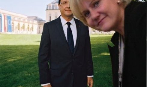 Quand Nadine Morano s'incruste sur la photo normale du Président Hollande